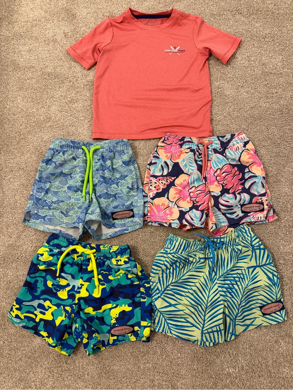 Vineyard Vines Lot. Coral Short-Sleeve Rash Guard with Kids Swim Shorts Set